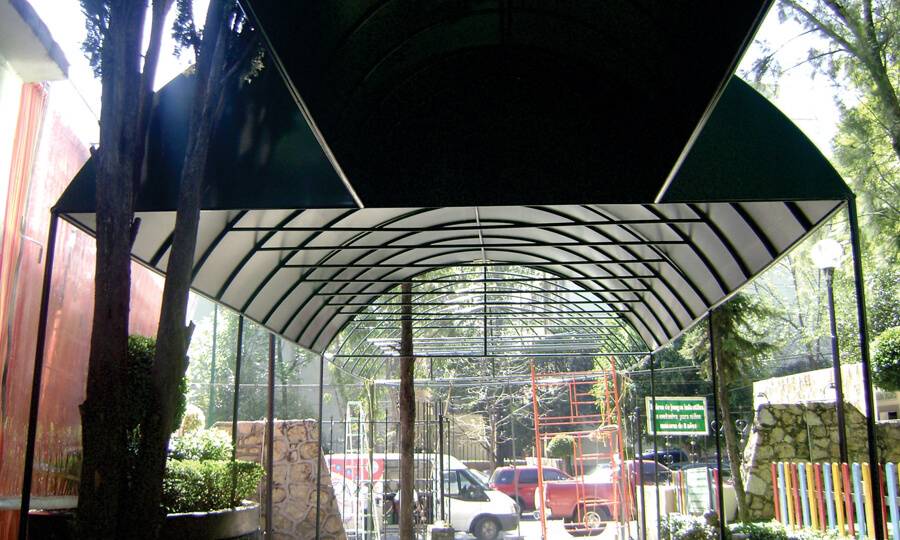 Fabricación de Toldos Fijos y Retráctiles
