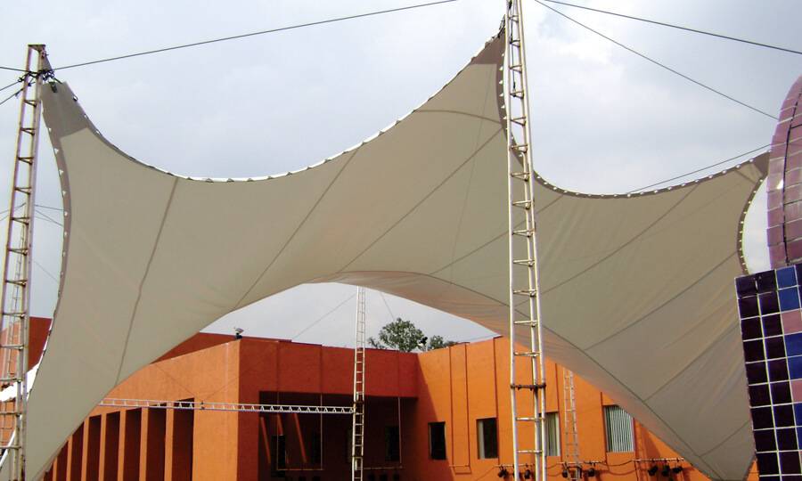 Velarias Arquitectónicas con Lona Tensada
